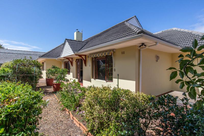 5 Bedroom Property for Sale in Bergvliet Western Cape